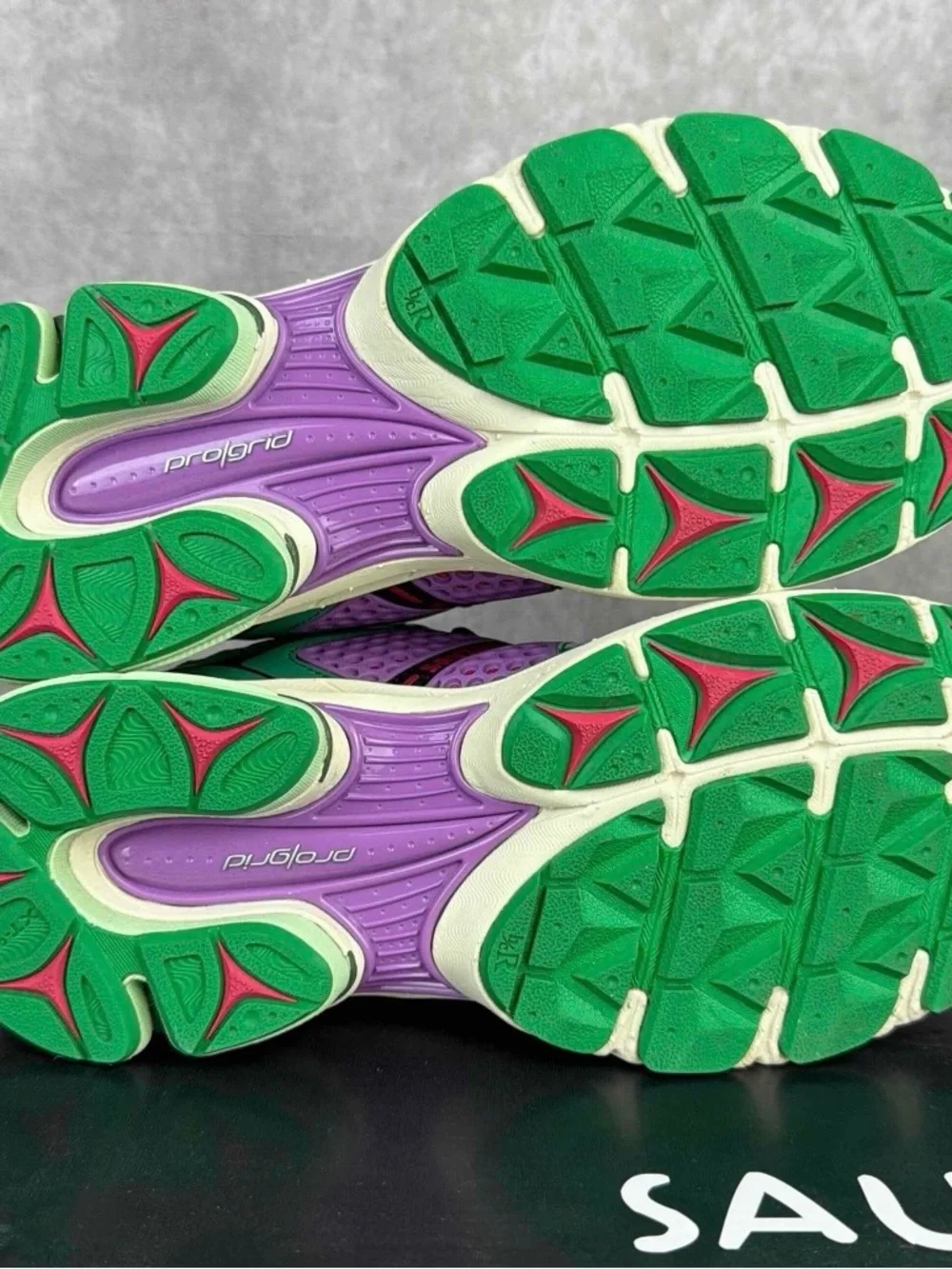 Saucony ProGrid Triumph 4 x Jae Tips Flowers Grow Fern Green Size 7.5 S70966-4
